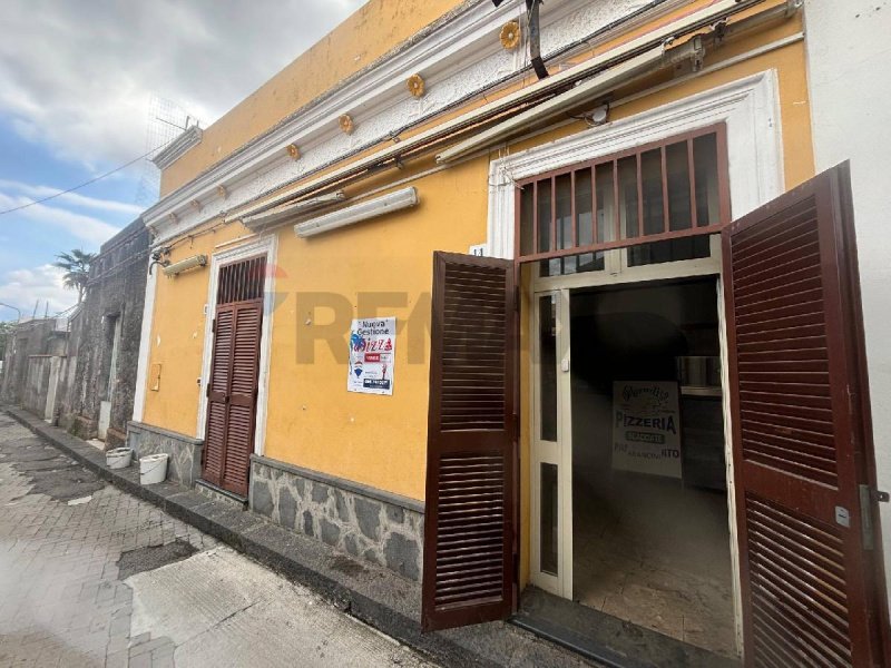 Edifício comercial em Giarre