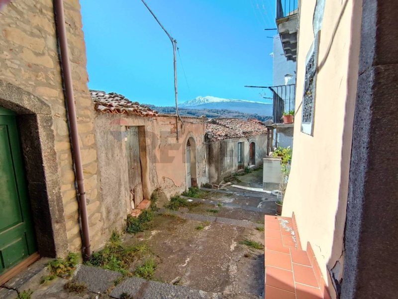 Casa indipendente a Castiglione di Sicilia
