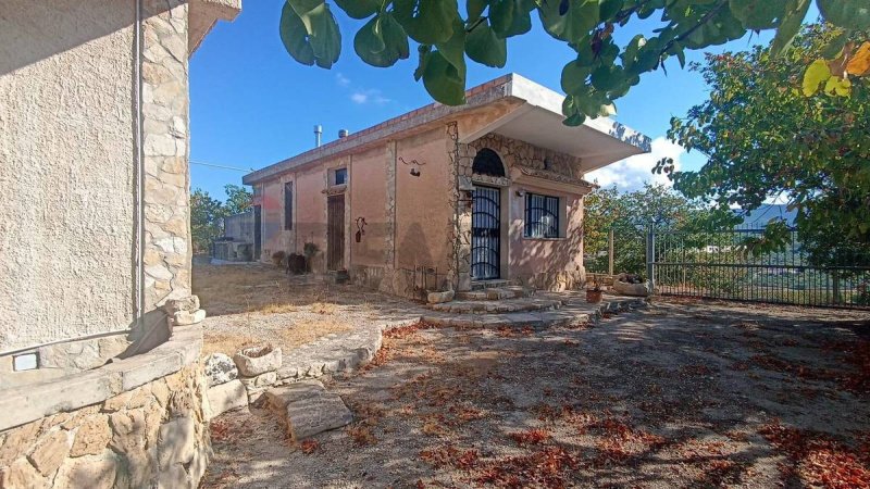 Huis op het platteland in Chiaramonte Gulfi