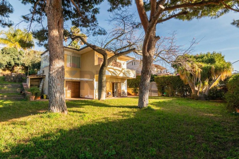 Вилла в Ачи-Кастелло