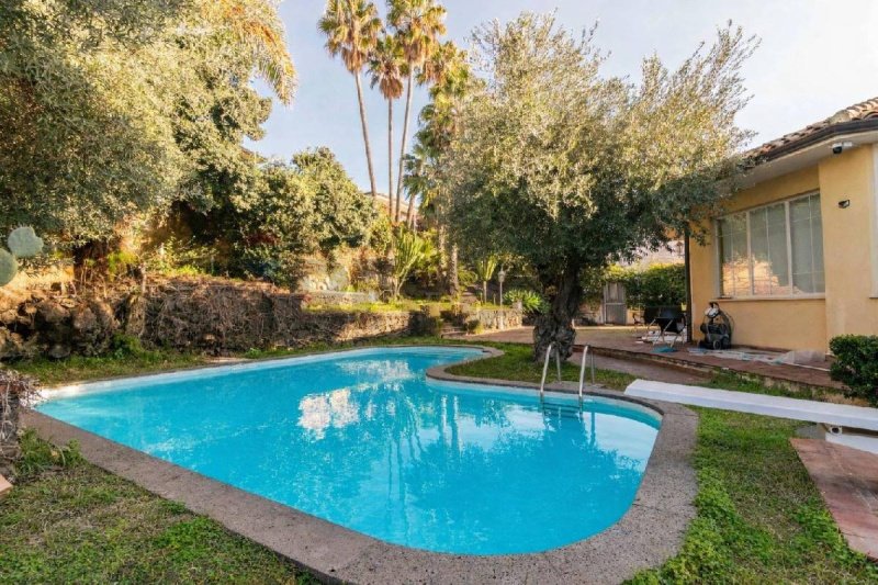 11 Bedrooms Villa for sale in Aci Castello [803922] | Gate-away®