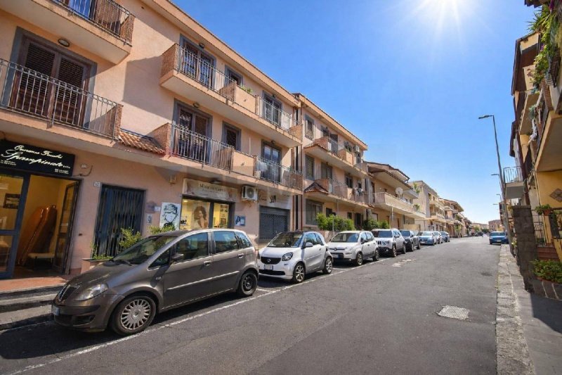 Takvåning i Aci Castello