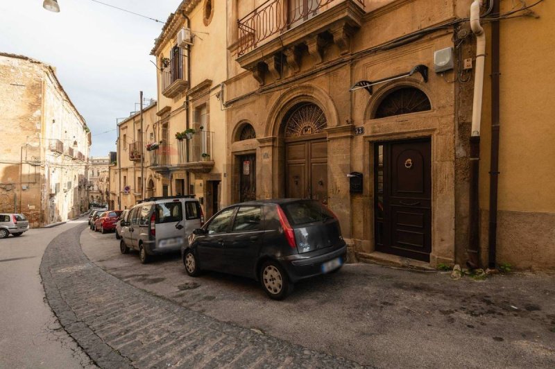 Особняк в Кальтаджироне