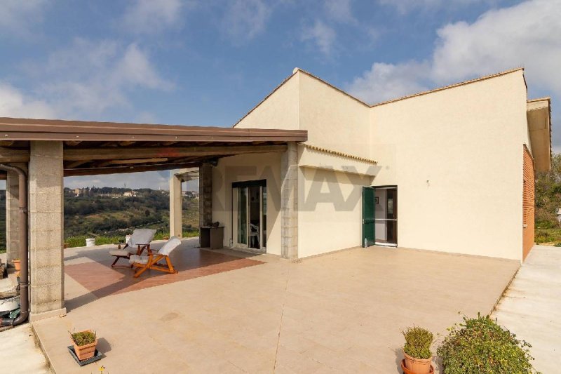 Вилла в Кальтаджироне