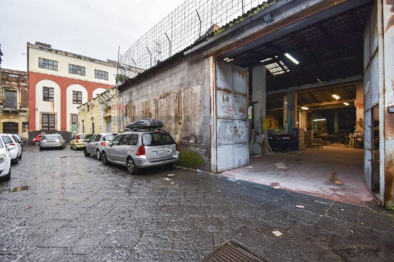 Kommersiell byggnad i Catania
