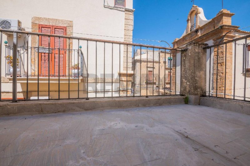 卡尔塔吉罗内半独立房屋