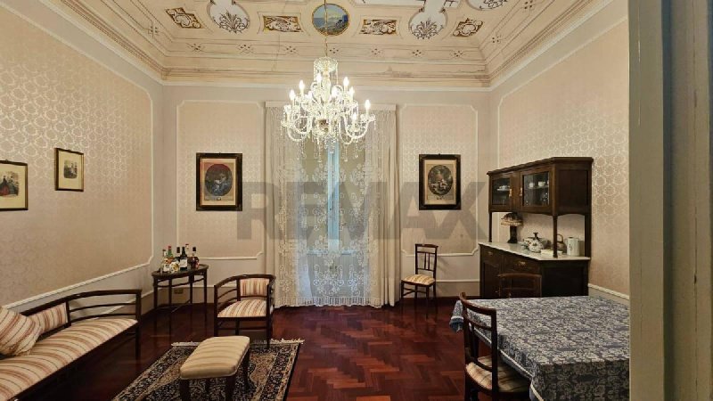 Half-vrijstaande woning in Erice