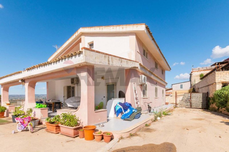 Casa semi indipendente a Siracusa