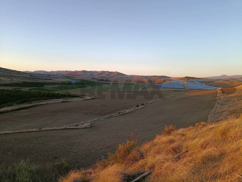 Сельскохозяйственный участок в Патерно