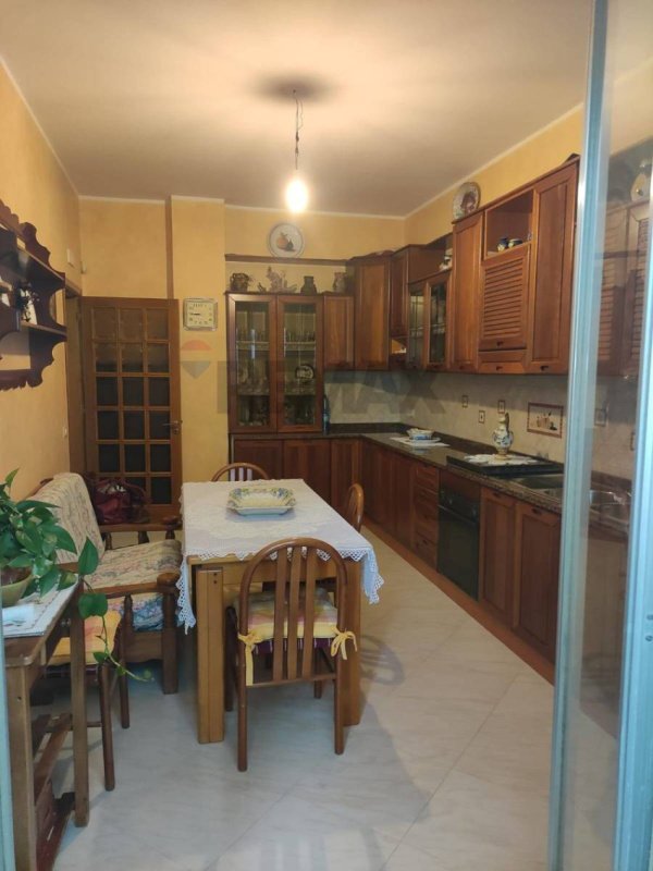 Apartamento em Aci Catena