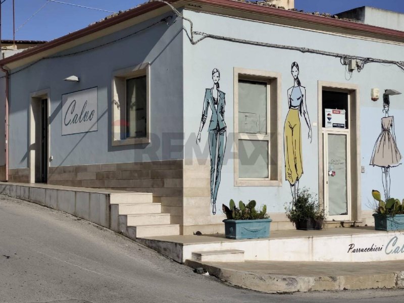 Commercial property in Vittoria