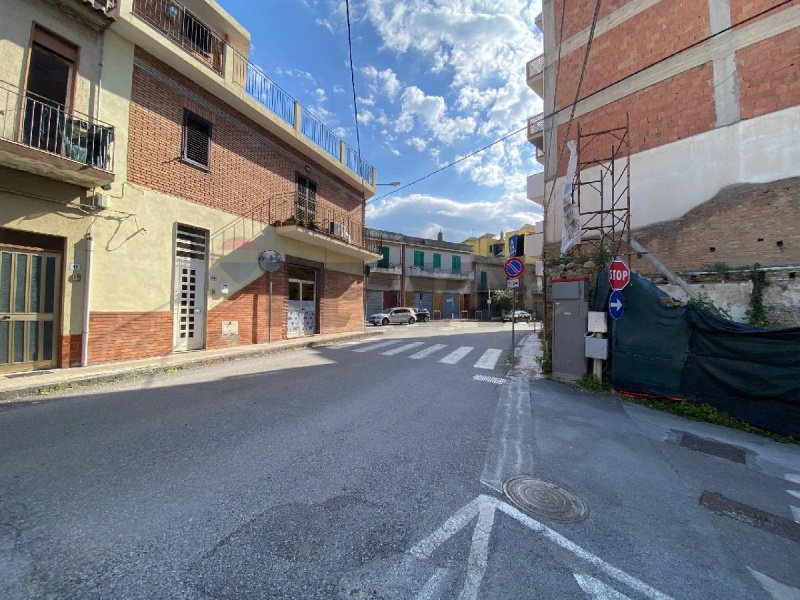 Inmueble comercial en Venetico