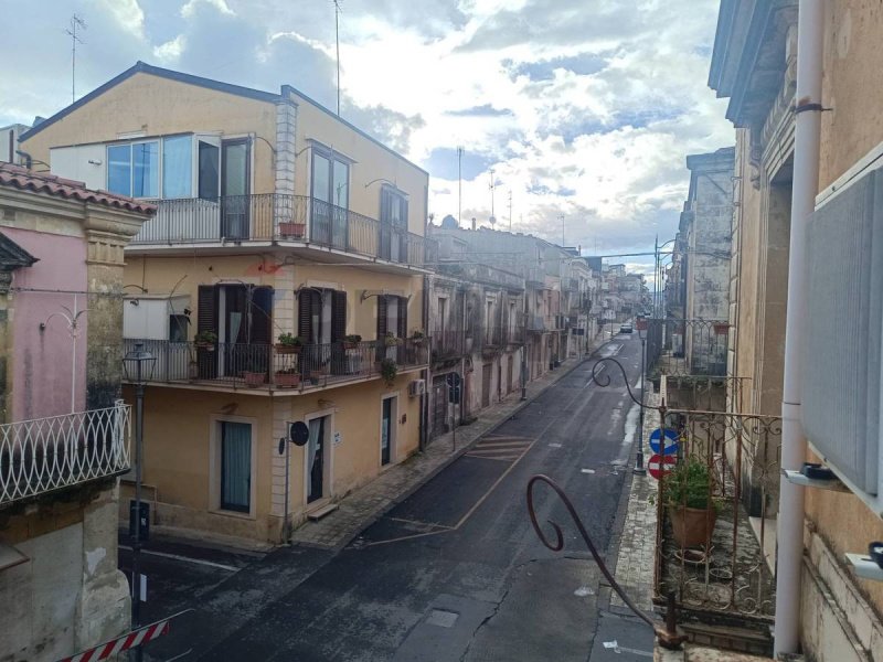 Особняк из двух квартир в Сортино