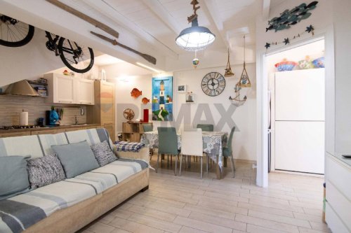 Half-vrijstaande woning in Acireale