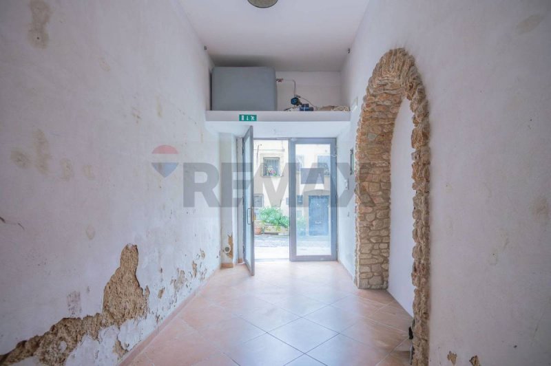 Inmueble comercial en Caltagirone