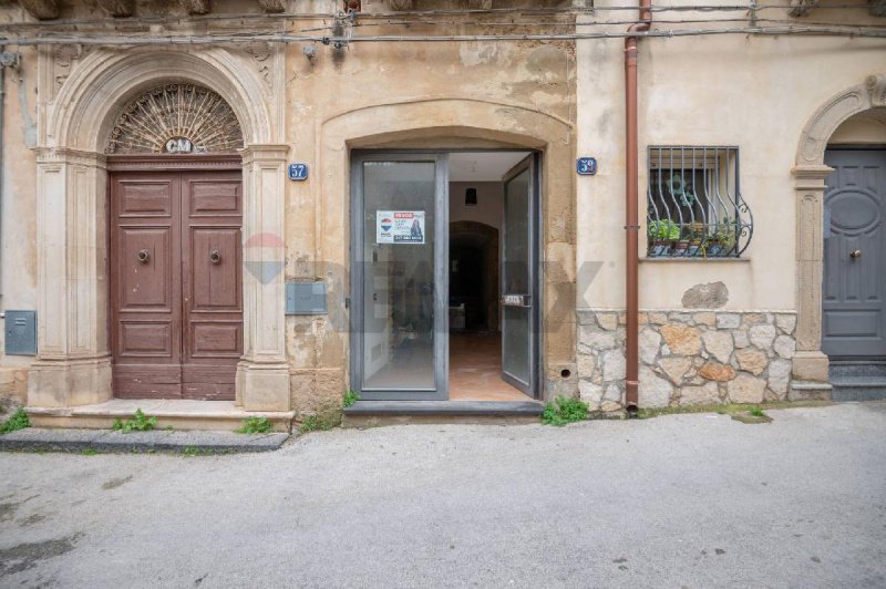 Inmueble comercial en Caltagirone