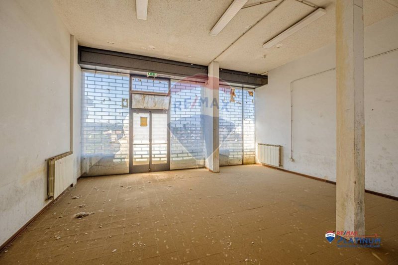 Kommersiell byggnad i Paternò