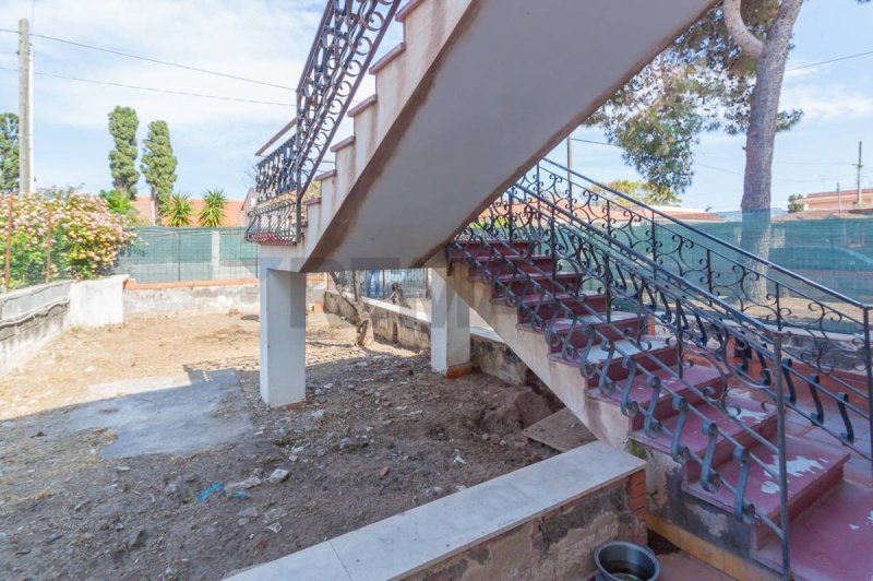 Half-vrijstaande woning in Catanië