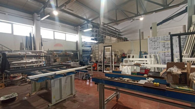 Коммерческая недвижимость в Комизо