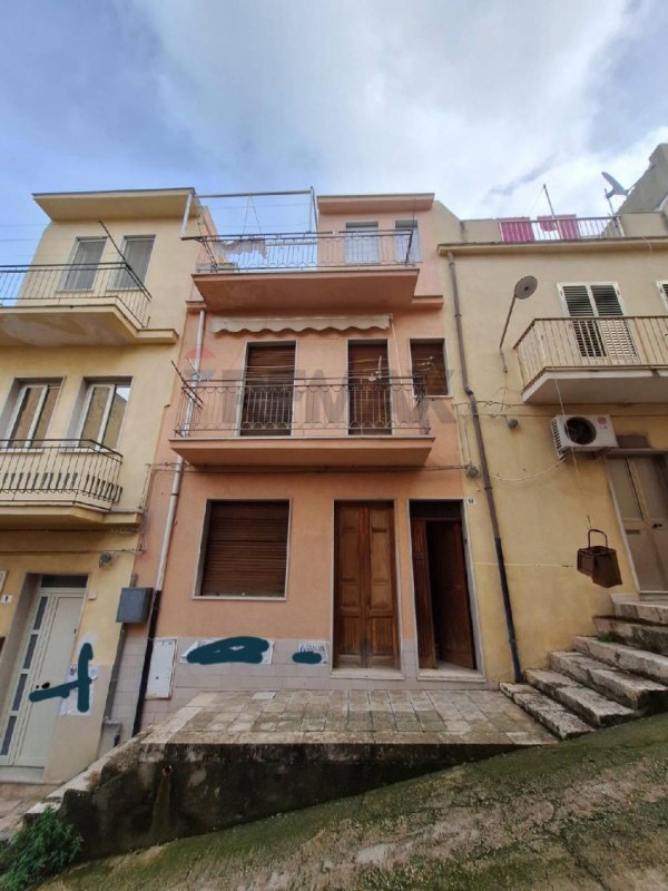 Vrijstaande woning in Comiso