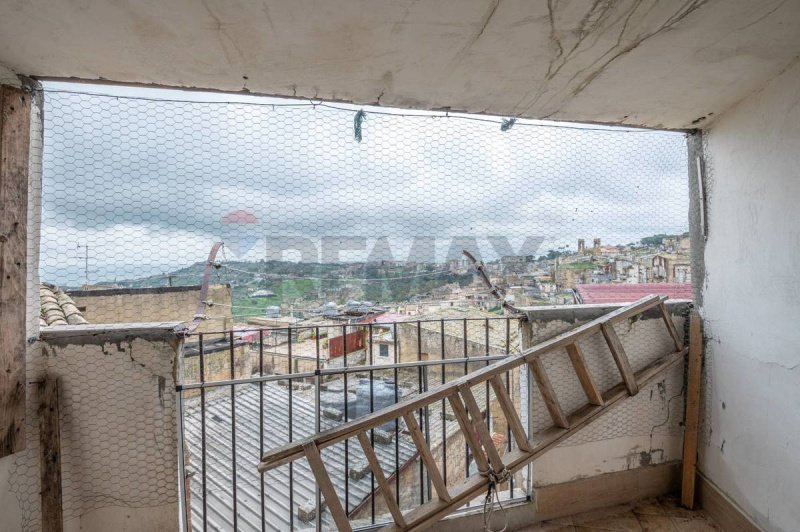 Особняк в Кальтаджироне