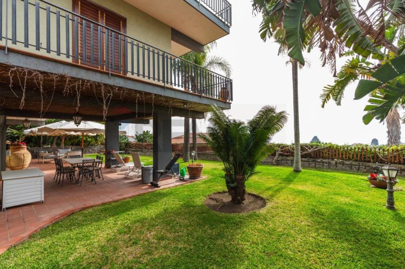 Casa semi-independiente en Aci Castello