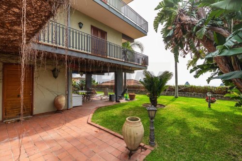 Casa semi-independiente en Aci Castello