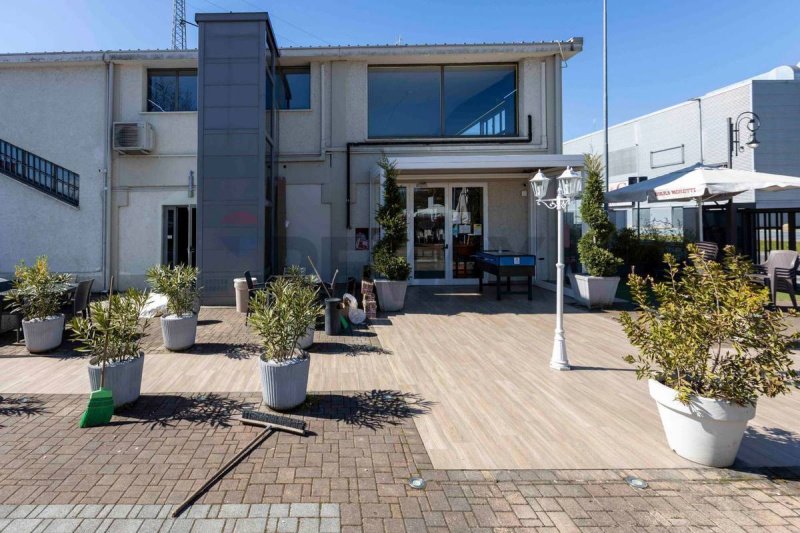 Inmueble comercial en San Giuliano Milanese