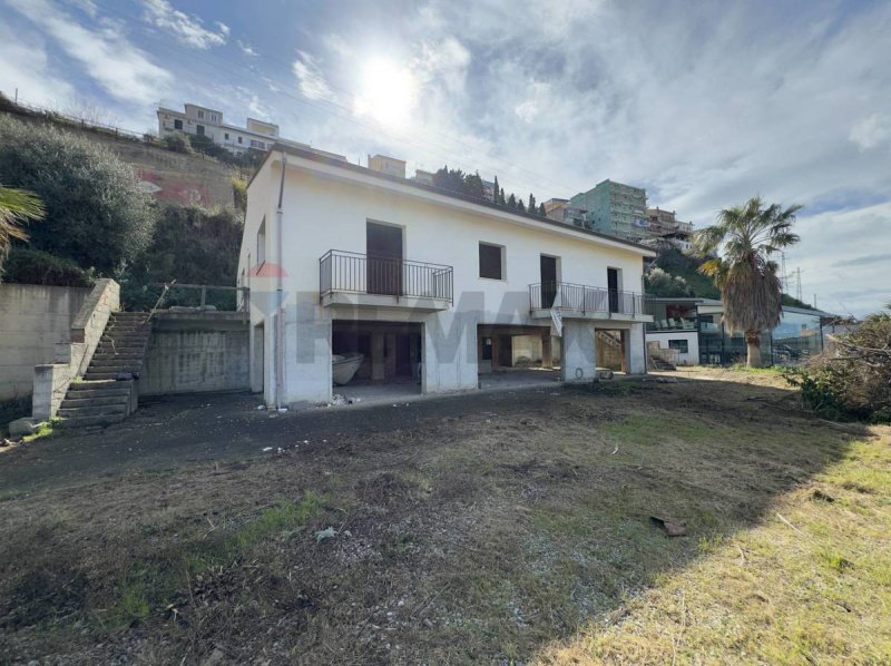 Inmueble comercial en Campofelice di Roccella