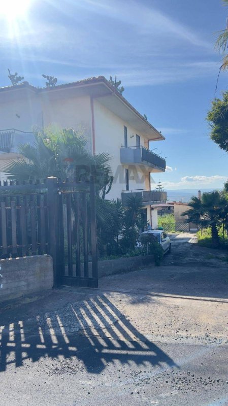 Half-vrijstaande woning in Catanië