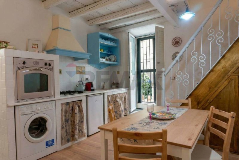 Half-vrijstaande woning in Syracuse