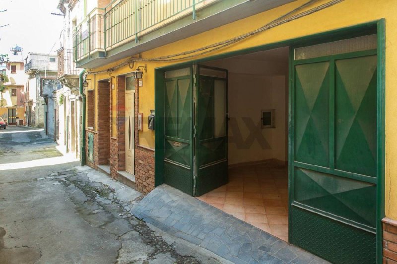 Особняк в Бронте