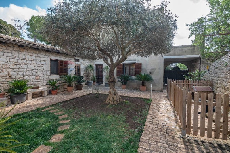 Villa in Modica