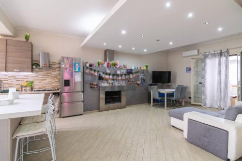 Apartamento em Aci Sant'Antonio