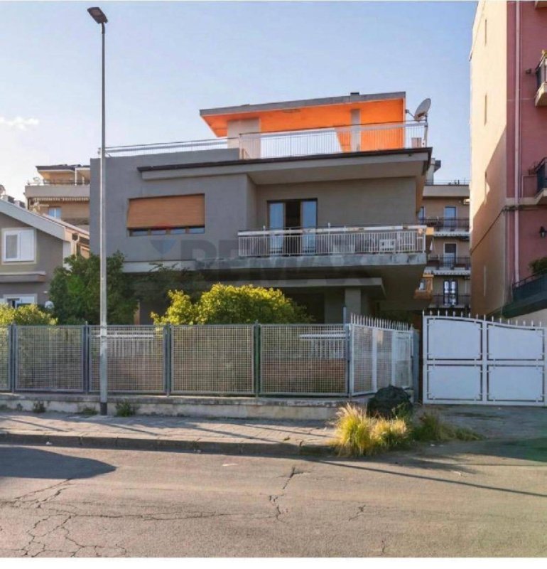 Вилла в Треместьери-Этнео