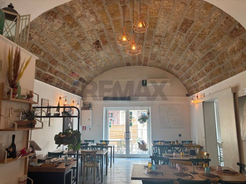 Gewerbeimmobilie in Terrasini