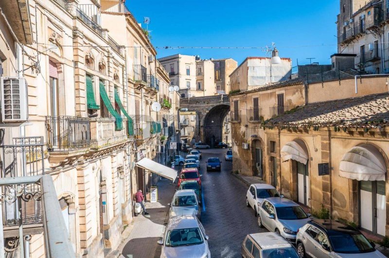 Doppelhaushälfte in Caltagirone