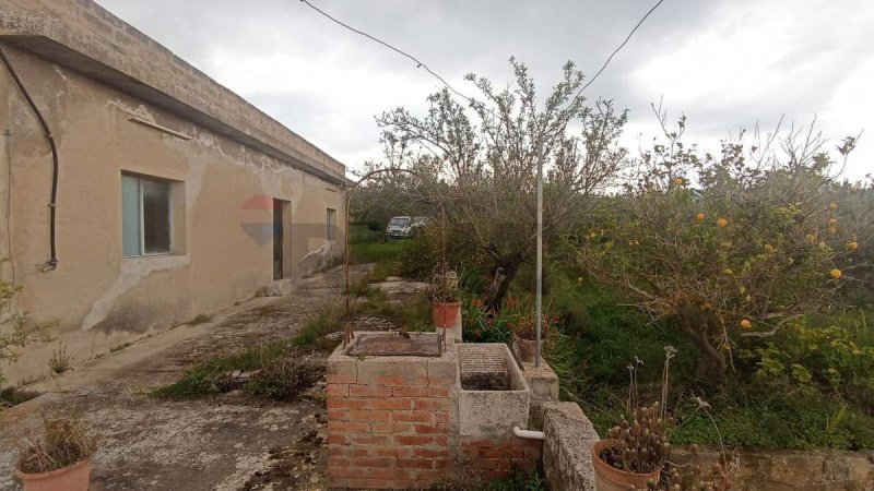 Casa di campagna a Chiaramonte Gulfi