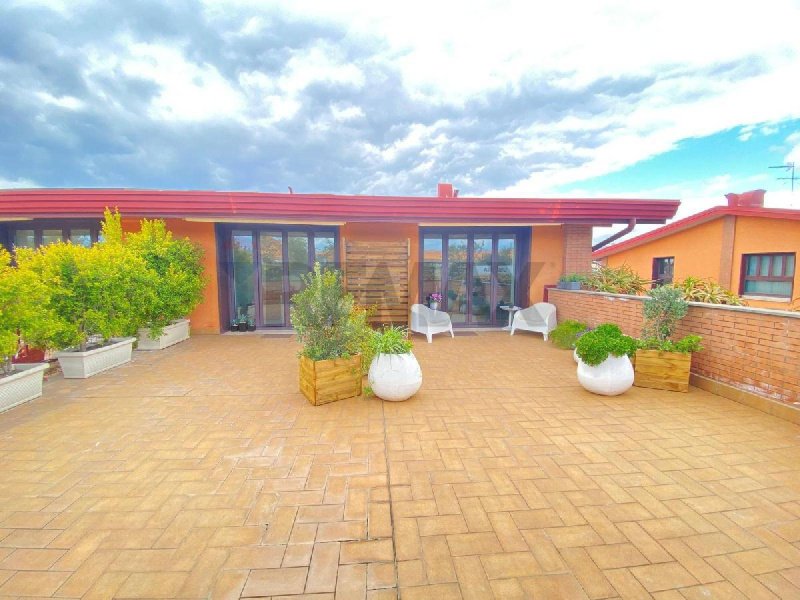 Kommersiell byggnad i San Giovanni la Punta