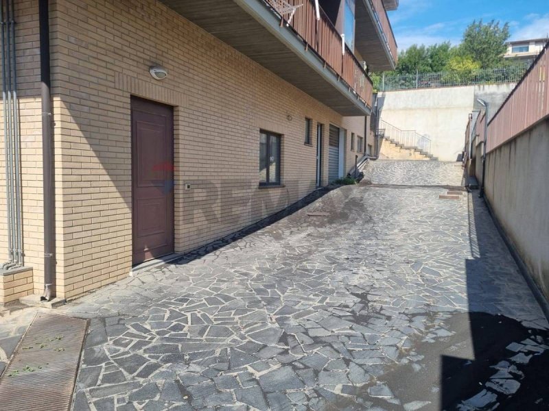 Local commercial à Gravina di Catania