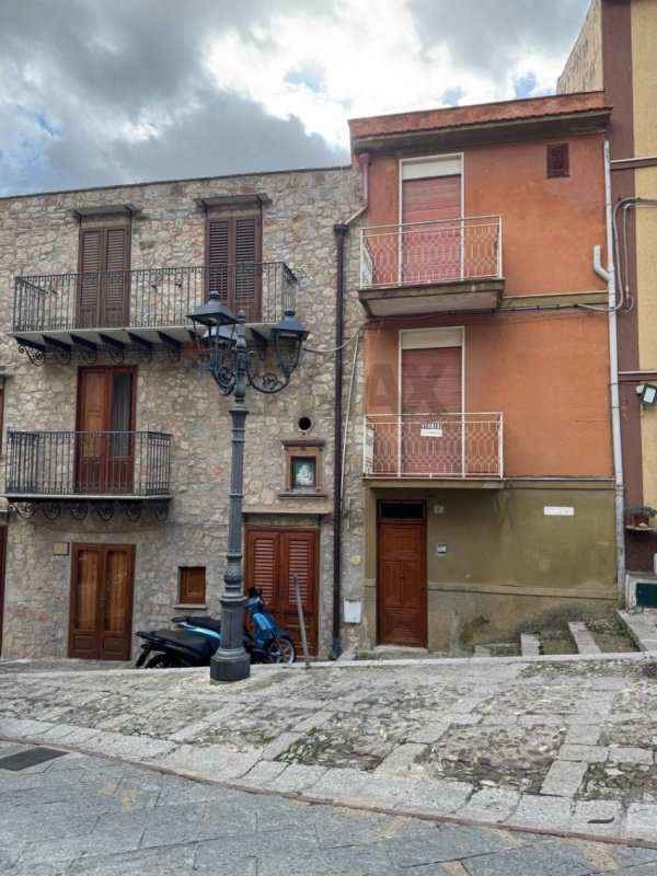 Casa indipendente a Caccamo