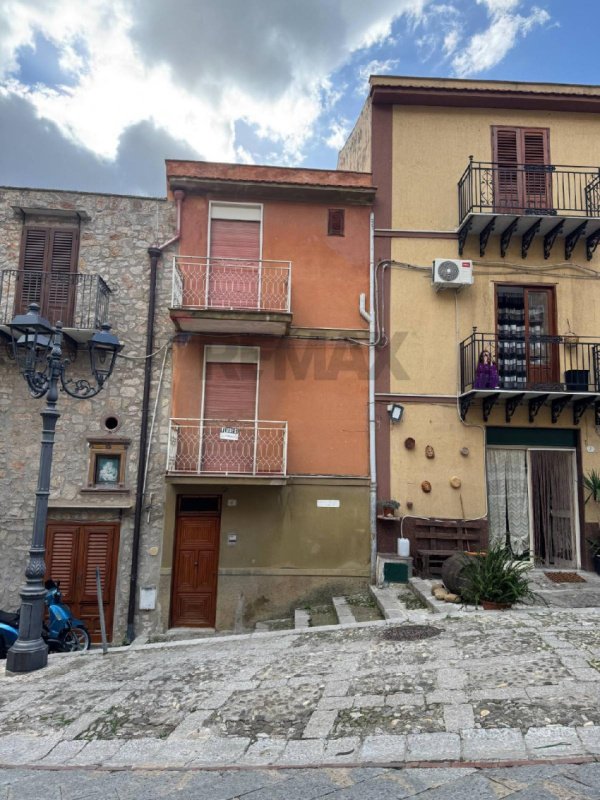 Casa indipendente a Caccamo