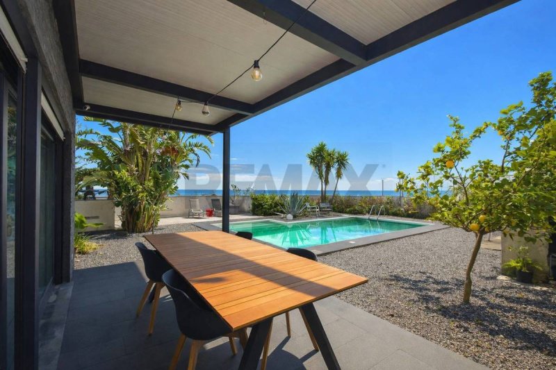 Villa in Santa Teresa di Riva