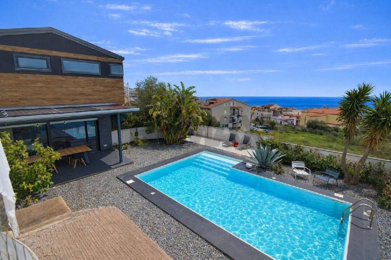 Villa in Santa Teresa di Riva