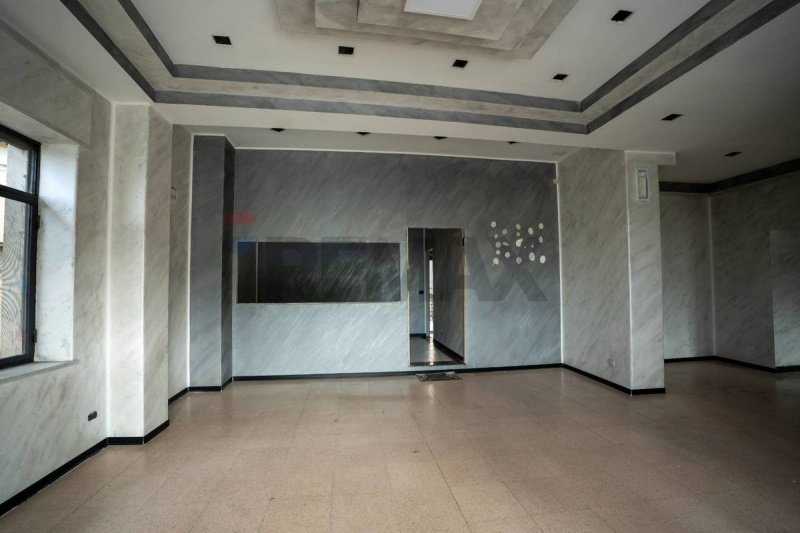 Local commercial à Gravina di Catania