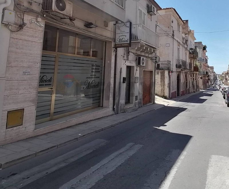 Zakelijk onroerend goed in Comiso