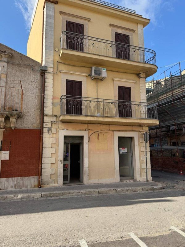 Edifício comercial em Chiaramonte Gulfi