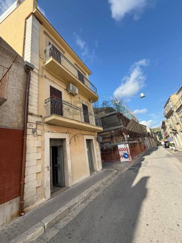 Edifício comercial em Chiaramonte Gulfi