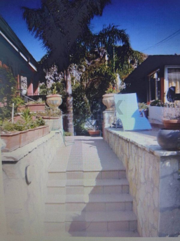 Особняк из двух квартир в Трабия