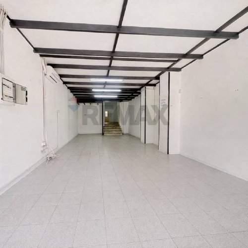 Kommersiell byggnad i Cosenza